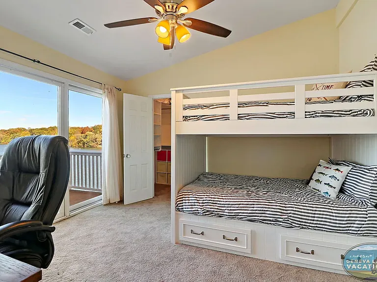 W5284 Lauderdale Dr — Photo 11
