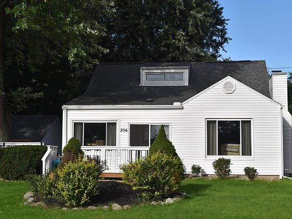 2nd image of 256 Lakeshore Dr