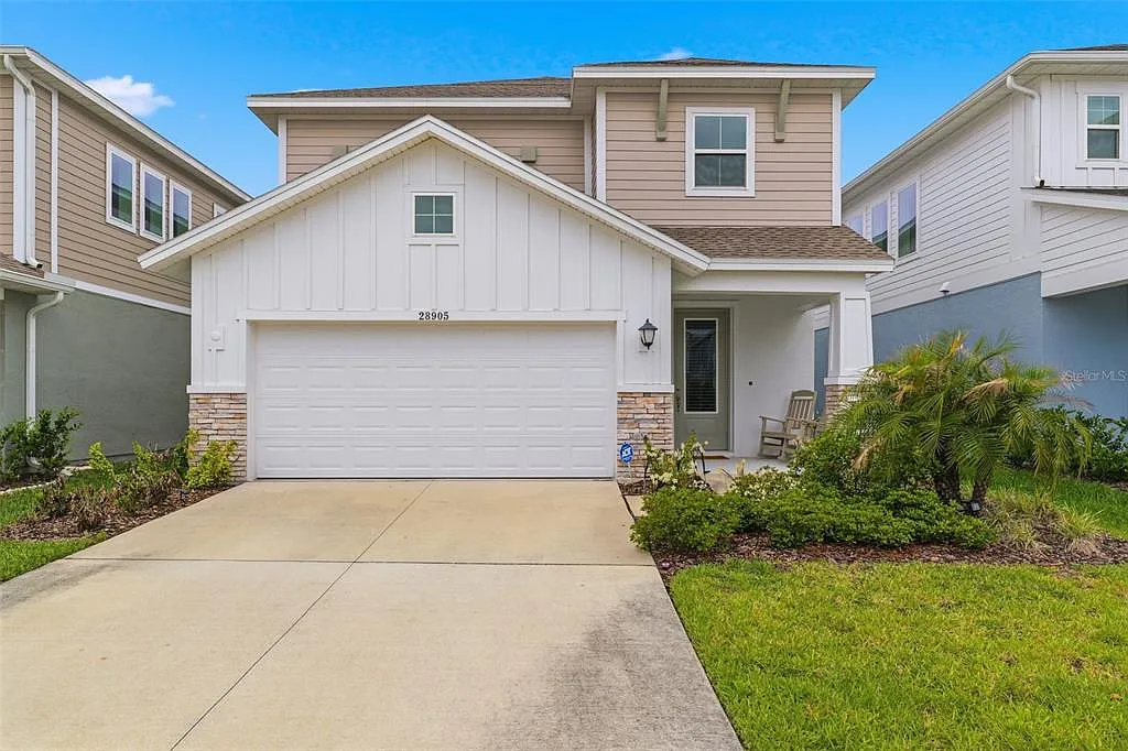 4 bed, 3.5 bath, 2357 sqft, $3,600 — Photo 2
