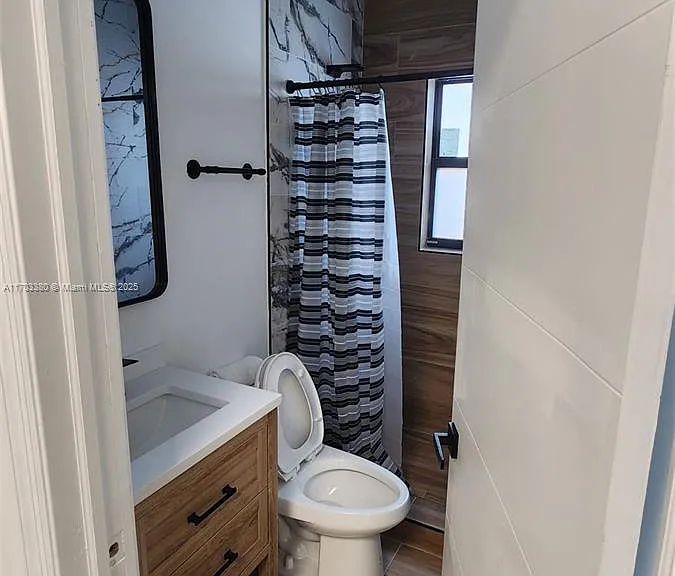 1946 Pierce St #3 — Photo 38