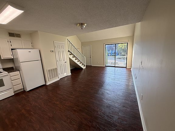 4th image of 411 Cambridge Cir