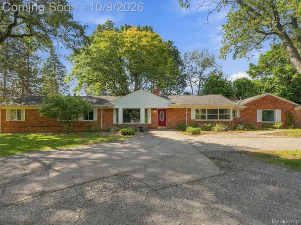 2666 W Hickory Grove Rd, Bloomfield Hills, MI 48302
