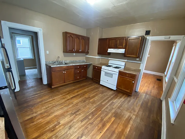 1569 Seymour Ave #1 — Photo 5