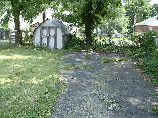 2nd image of 1817 N Winfield Ave