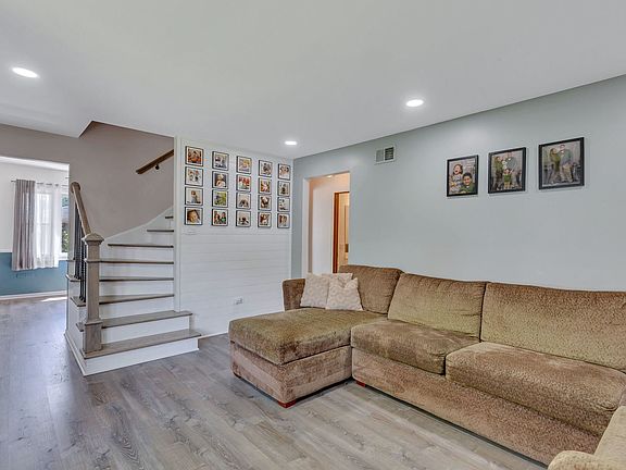 3rd image of 8324 Oak Park Ave