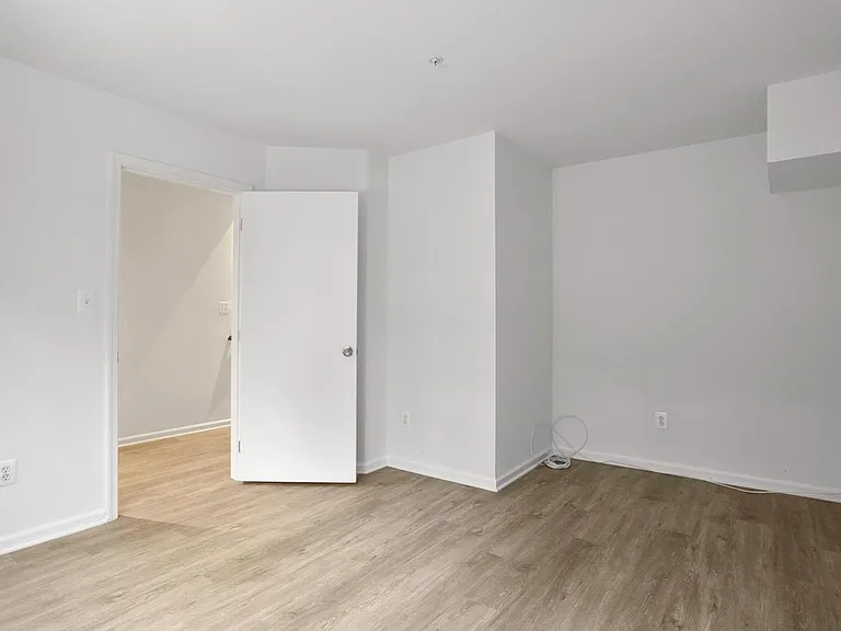 8852 Mansion View Ct — Photo 15