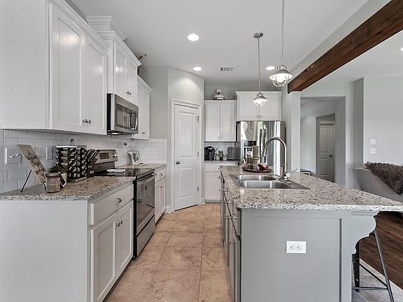 4th image of 4979 Chapel Wood Dr