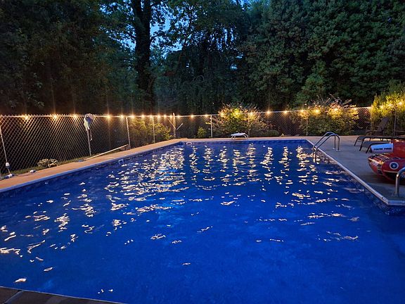 20x40 inground pool in back yard