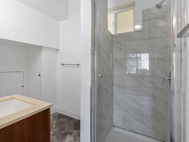 539 33rd St #6 — Photo 20