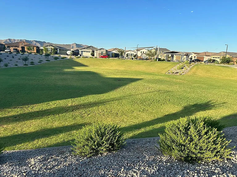 2340 W Sunland Ave — Photo 20