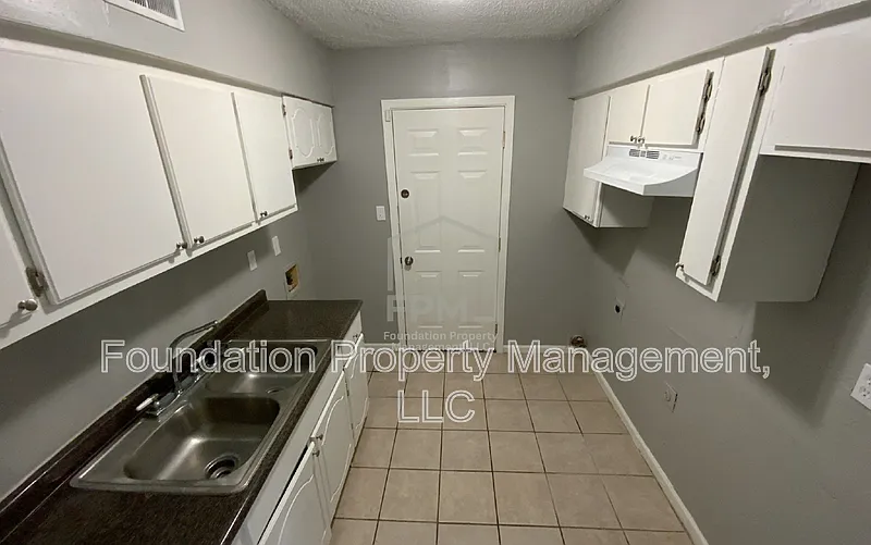 2 bed, 1.0 bath, 817 sqft, $825 — Photo 3