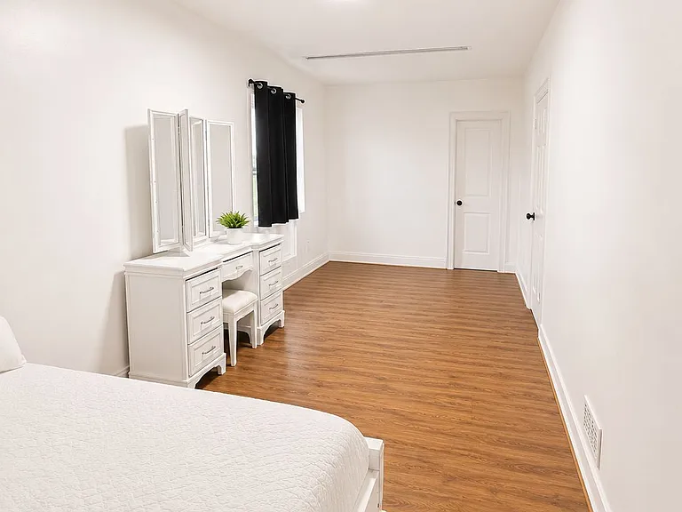 825 Bailey Ave #2 — Photo 8