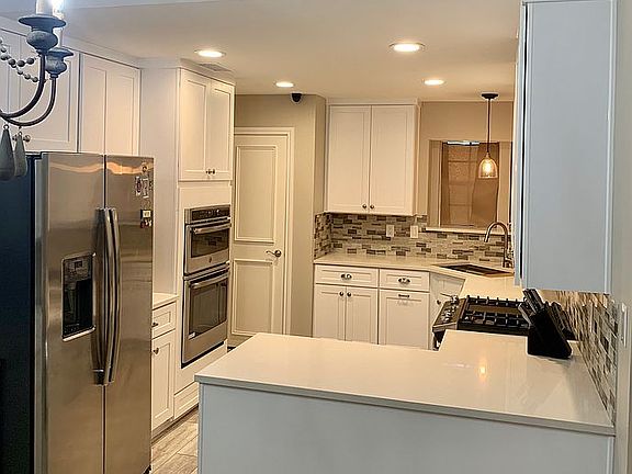 3rd image of 3409 Queenswood Ln