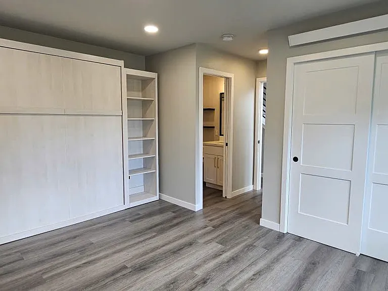 1208 Harrington Ave NE — Photo 2
