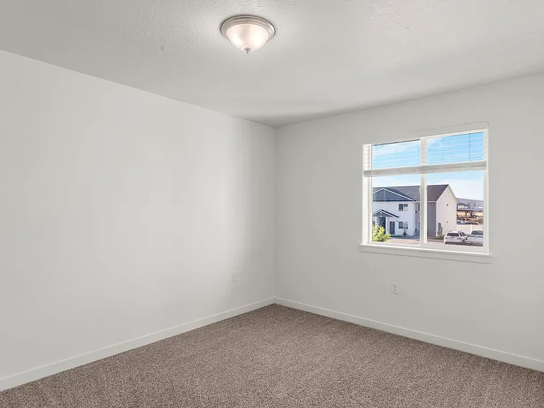 5773 S 5th Ave — Photo 9