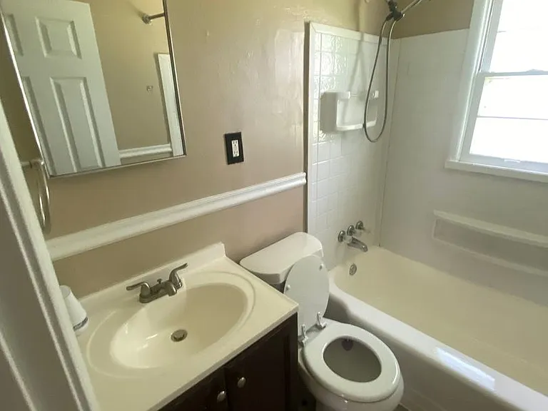 8253 Frost Ave — Photo 2