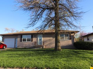 2015 E Donna St, Fremont, NE 68025