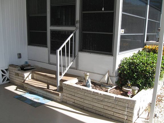 5th image of 987 Roseau Ave E
