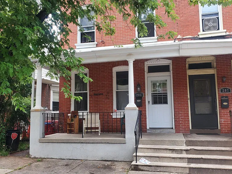 205 Noble St — Photo 1