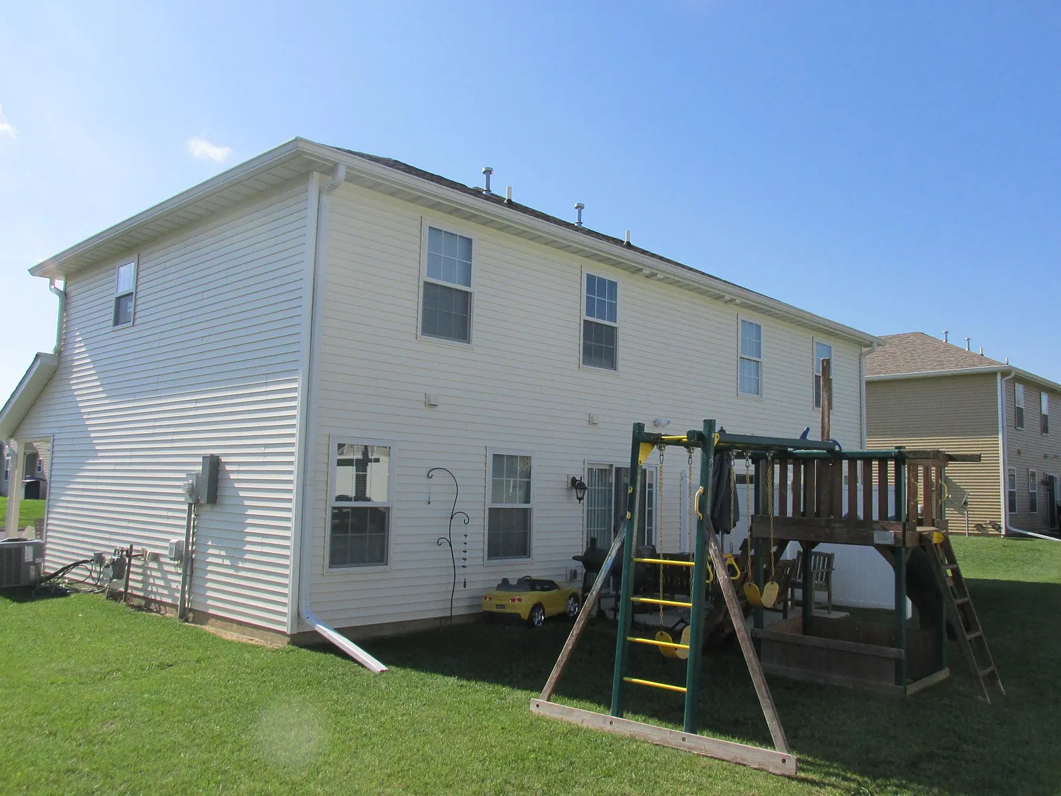 3 bed, 2.5 bath, 1322 sqft, $1,650 — Photo 2
