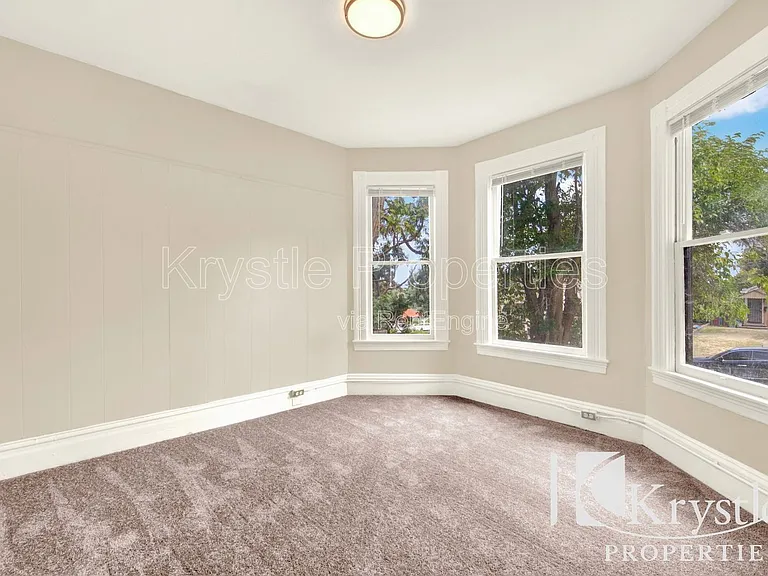 709 Carolina St — Photo 6