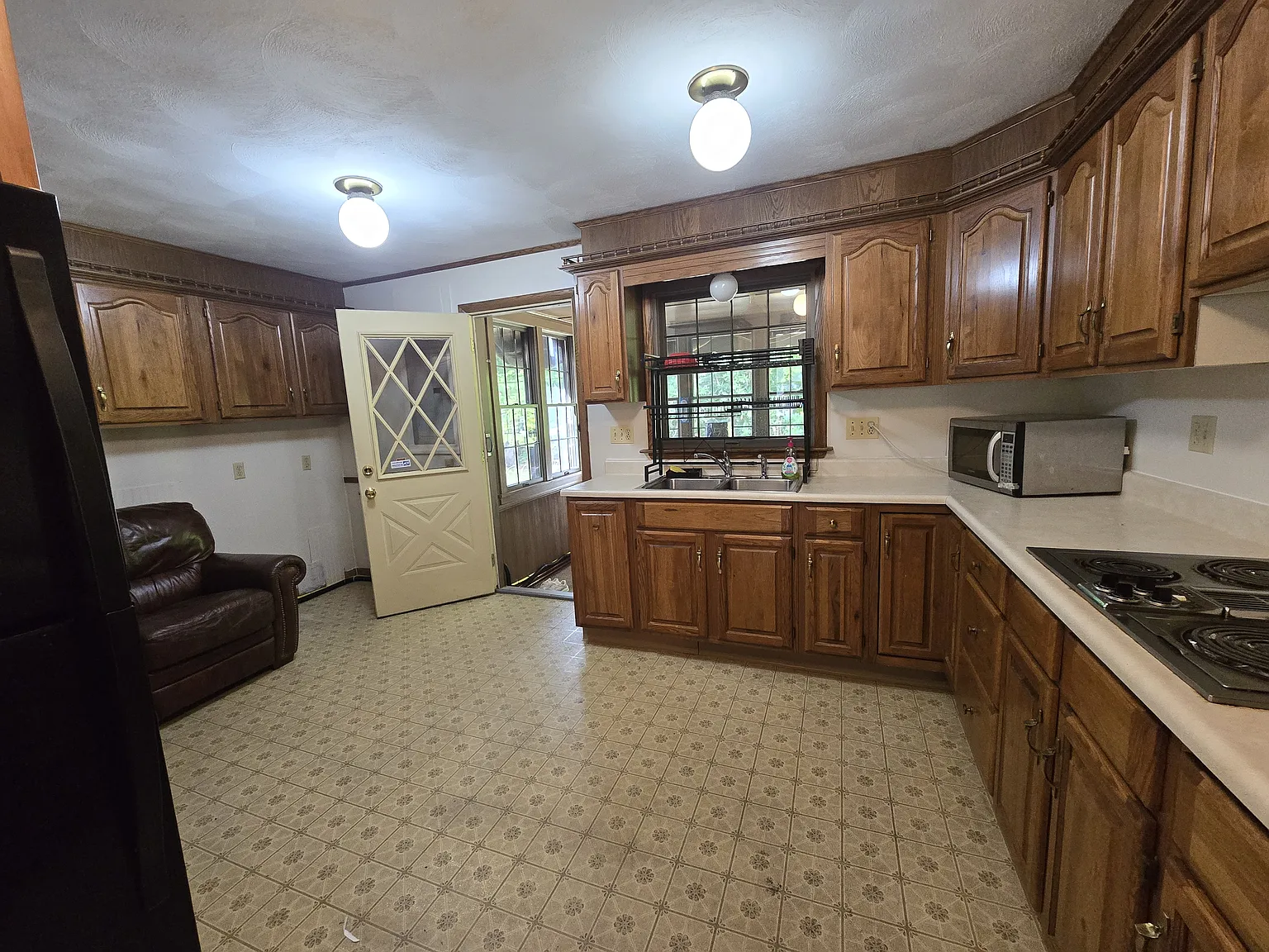5 bed, 1.5 bath, 1792 sqft, $3,500 — Photo 3