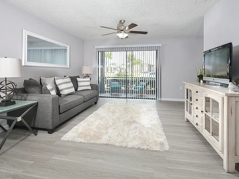 Two Bedroom - 2 Bed / 2 Bath - 950 Sq.Ft.