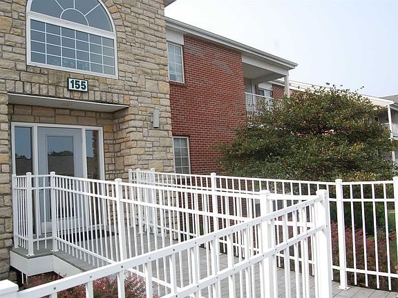 3rd image of 155 Green River Dr APT 4