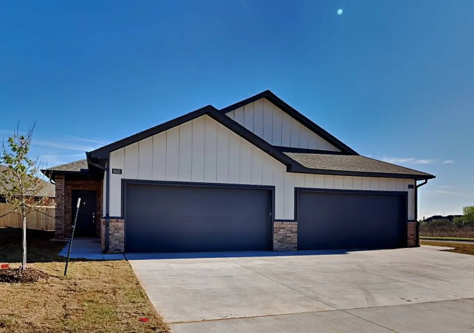 Luxury 3 Bedroom 2 Bathroom Duplex in Piedmont Schools — Photo 1