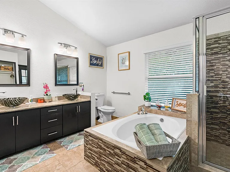 512 Edwards Dr — Photo 18