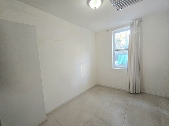 4th image of 2141 32nd St #2