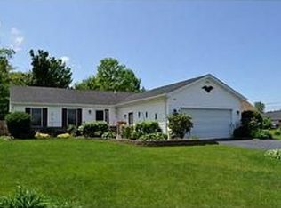 94 Holiday Ln, Hamburg, NY 14075