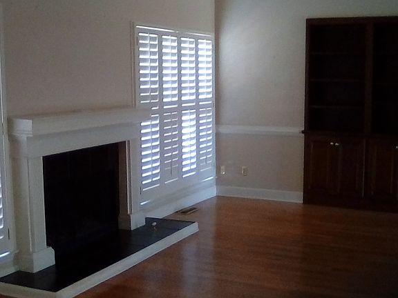 3rd image of 413 Old Mill Dr