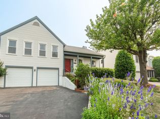 13704 Springhaven Dr, Chantilly, VA 20151