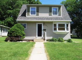 1017 Academy St, Dixon, IL 61021