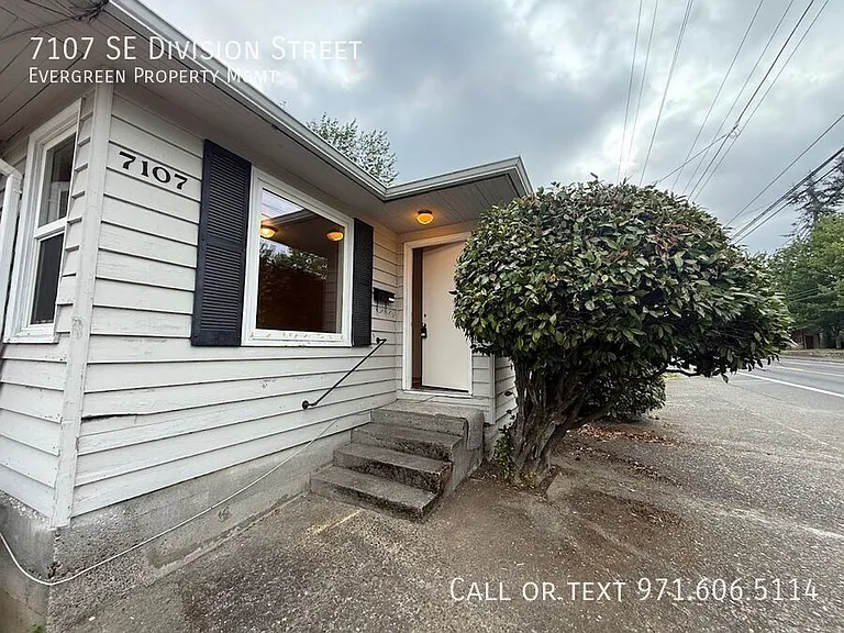 7107 SE Division St — Photo 1