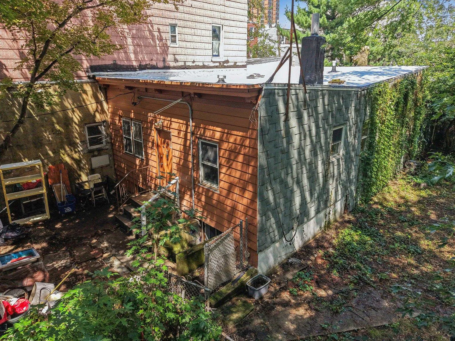 3 bed, 1.0 bath, $2,900 — Photo 2