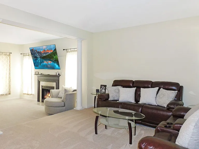 102 Powhatan Ct — Photo 4