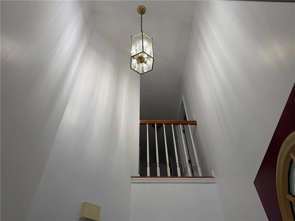 3 bed, 2.5 bath, 2430 sqft, $2,800 — Photo 3