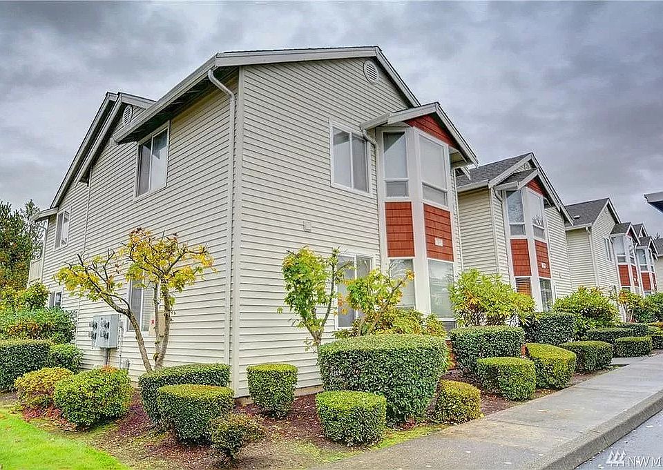 1st image of 800 96th Ave NE Unit E201-1