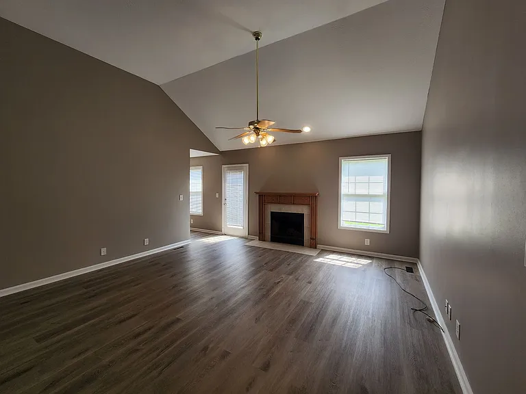 163 Appellate Ct — Photo 2