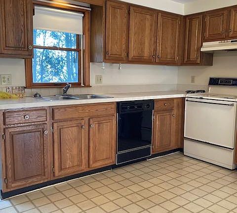 Eat-in Kitchen