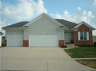 875 Hemlock Ct, Robins, IA 52328