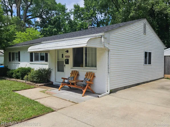 25034 Charles St, Taylor, MI 48180
