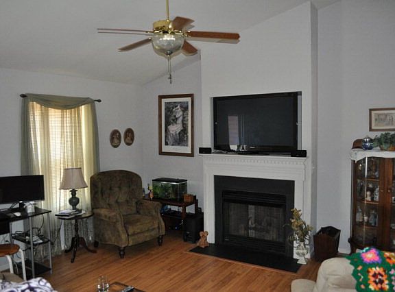 2nd image of 221 Traveller Cir