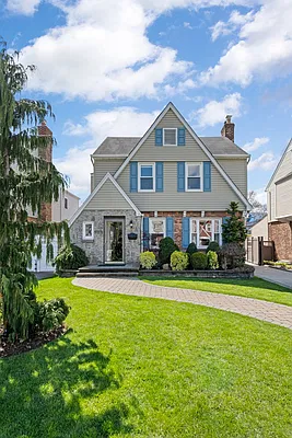 Sold by Nest Seekers International | media 1