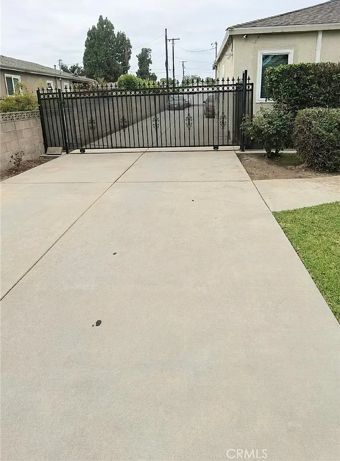 2 bed, 1.5 bath, 850 sqft, $2,700 — Photo 1