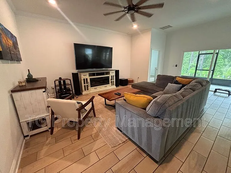 248 Zancara St — Photo 8