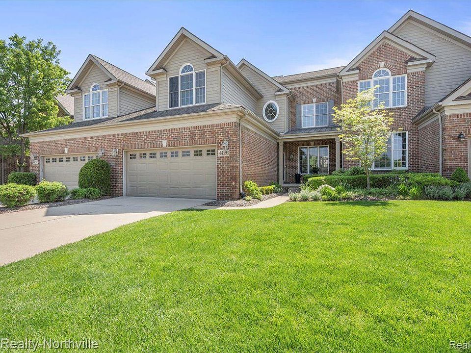 1st image of 44593 Broadmoor Cir N