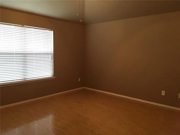 3rd image of 4009 Shady Meadow Ln